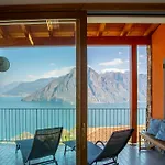 Happy Guest - Lakeview Nest Apartment