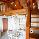 Happy Guest - Lakeview Nest Apartment